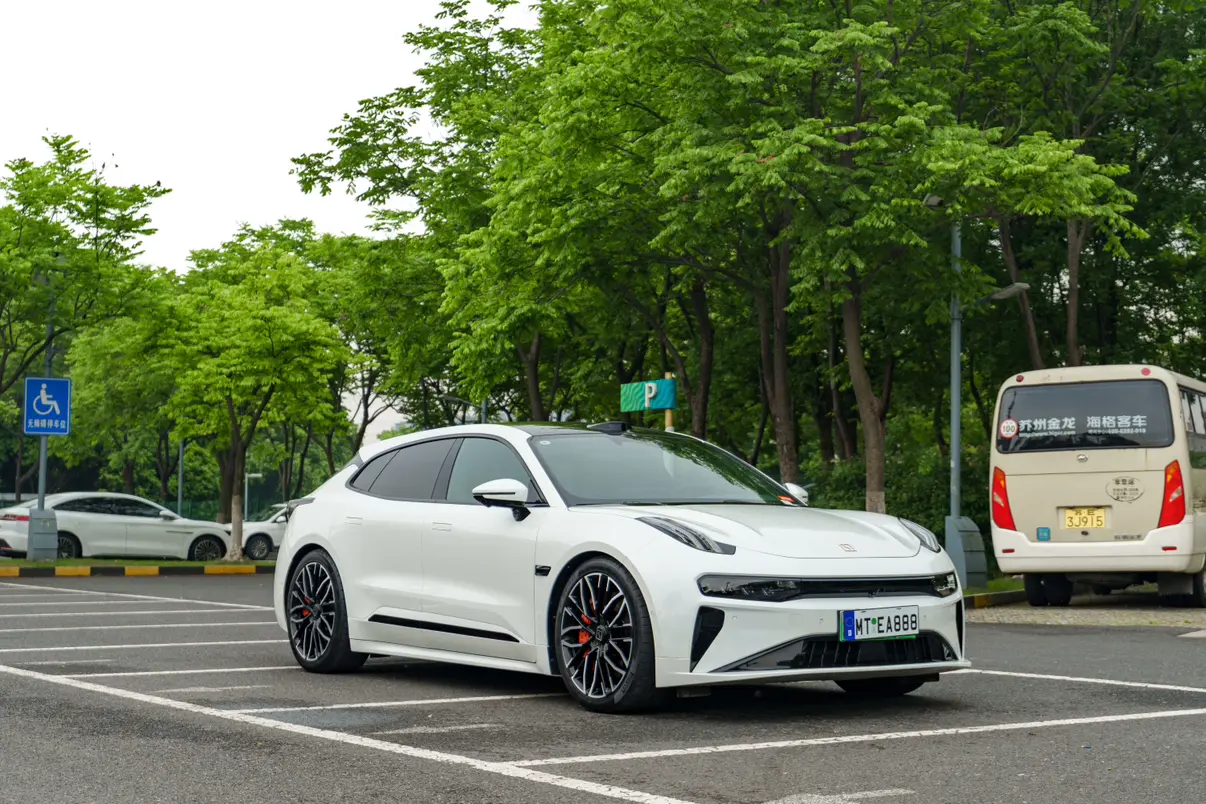 ZEEKR 001