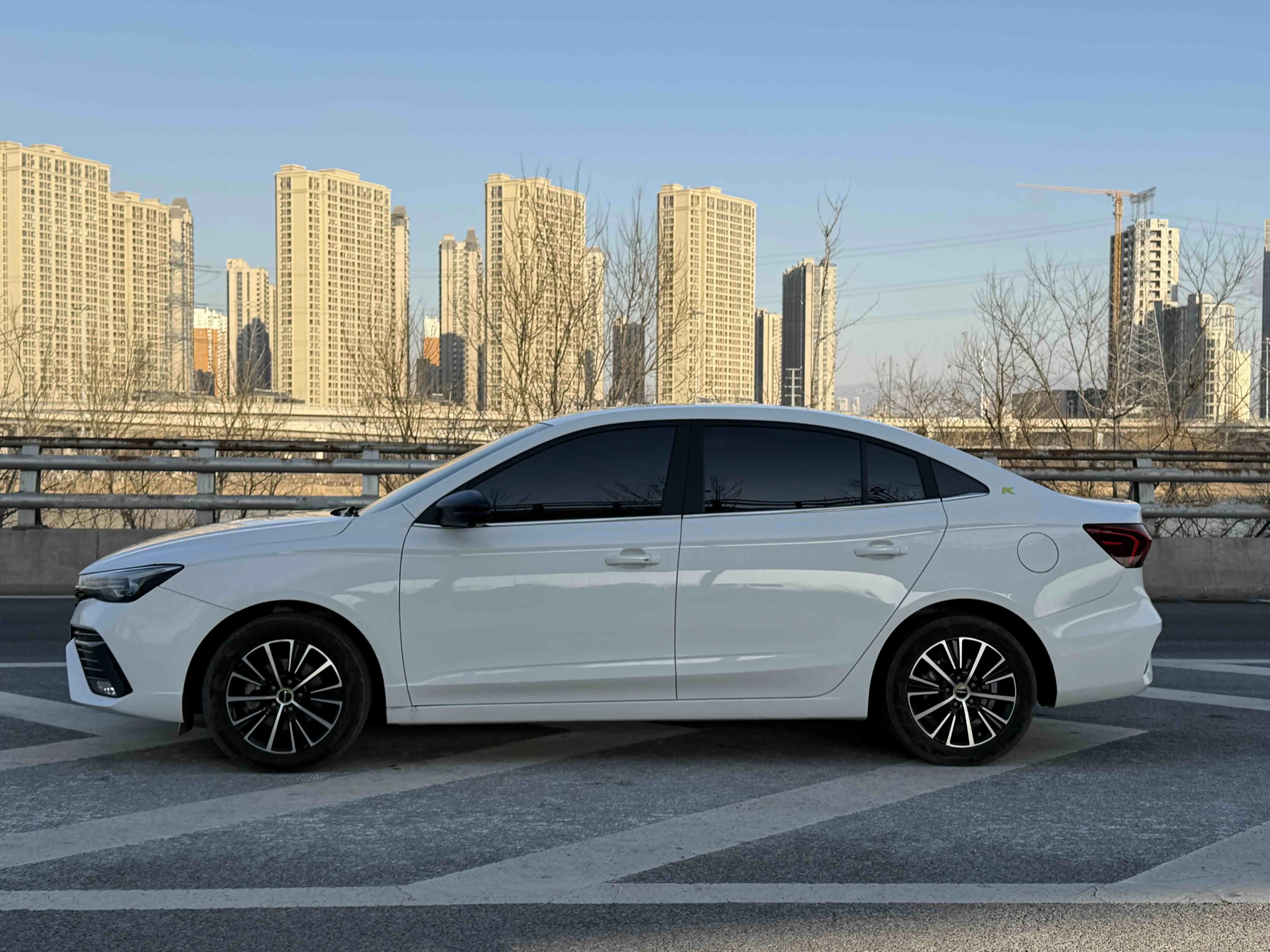 Roewe i5