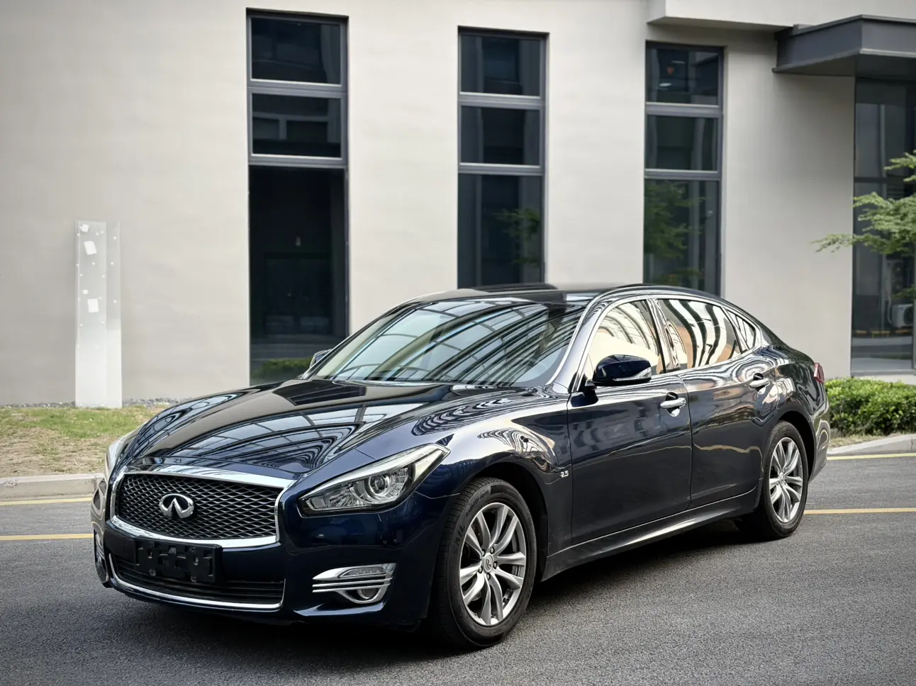 Infiniti Q70