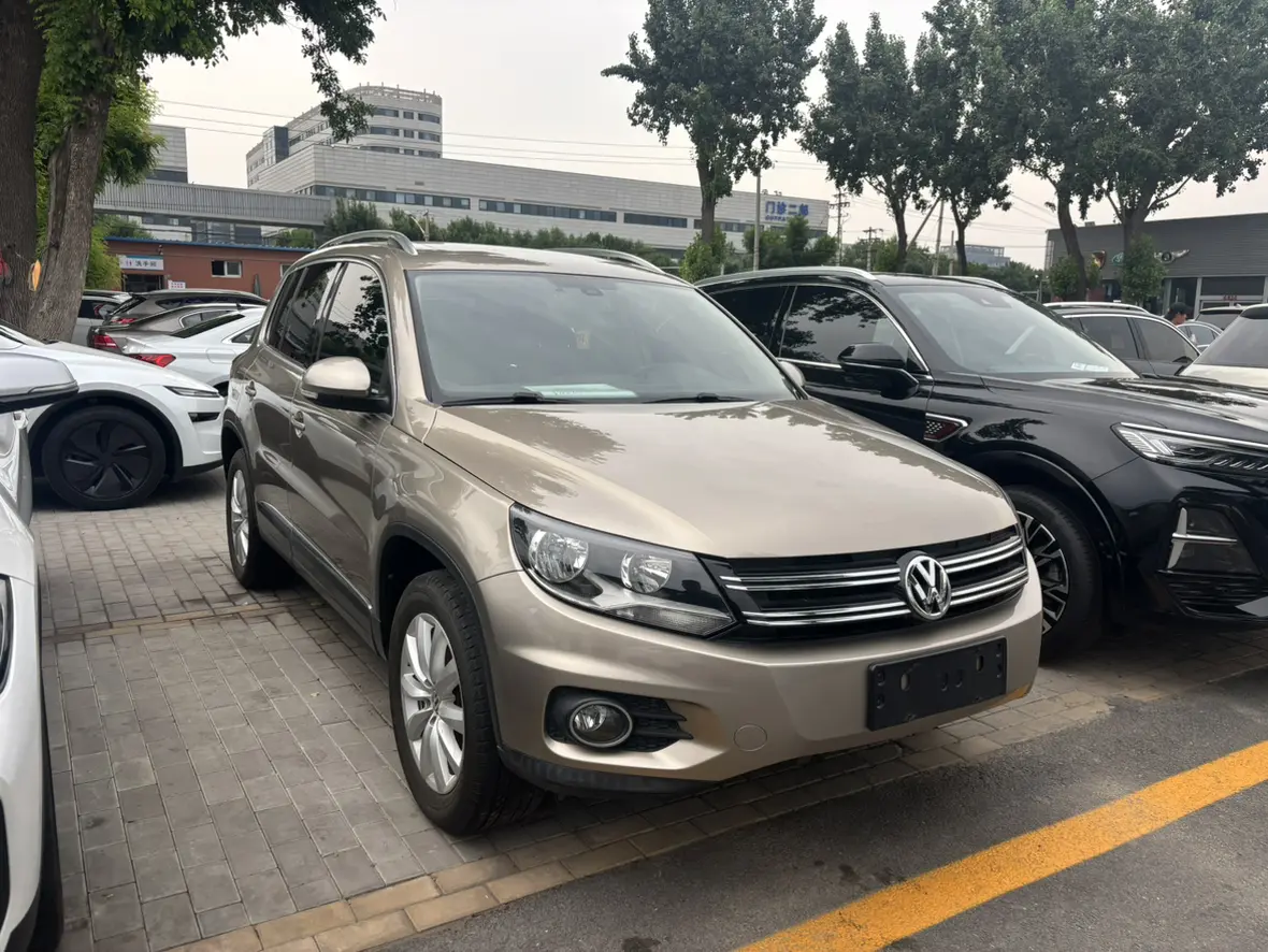 Volkswagen Tiguan (Tharu)