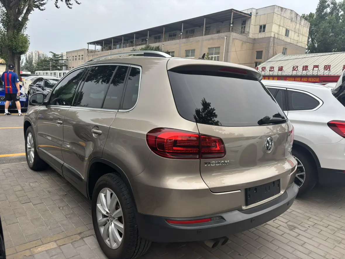 Volkswagen Tiguan (Tharu)