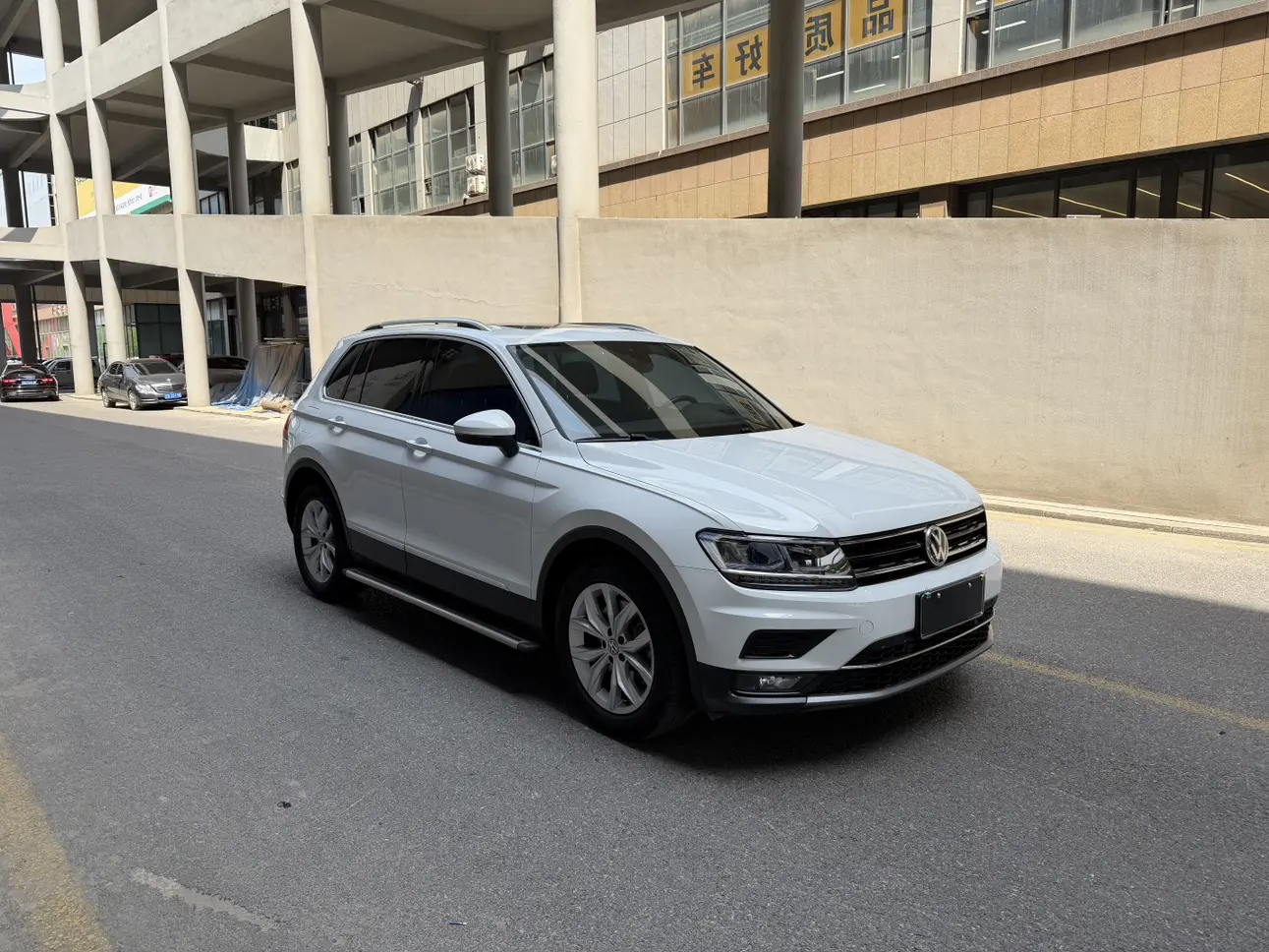 Volkswagen Tiguan (Tharu)