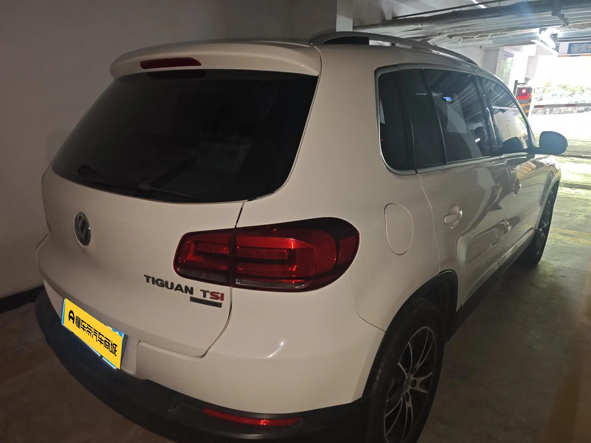 Volkswagen Tiguan (Tharu)