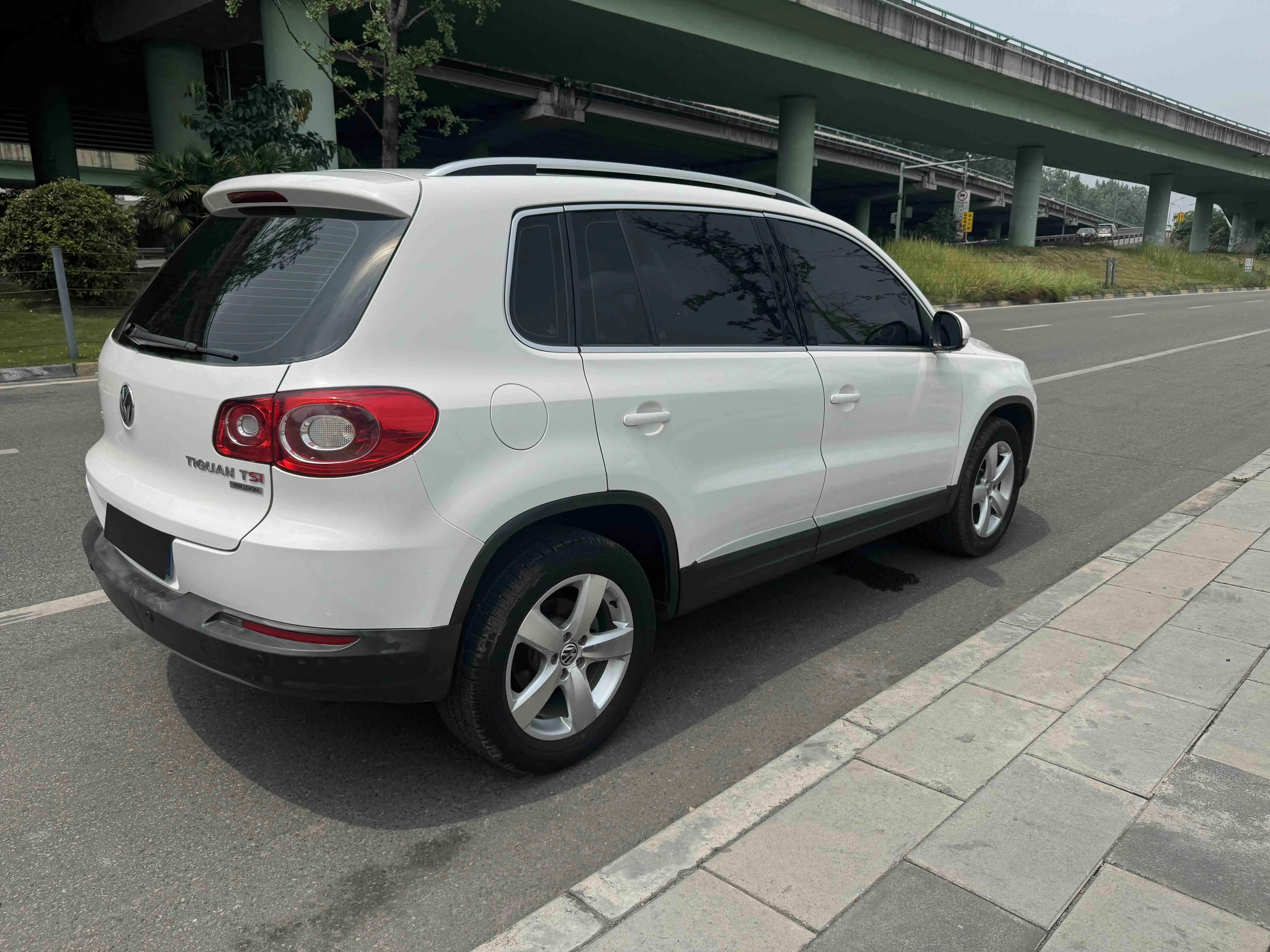 Volkswagen Tiguan (Tharu)
