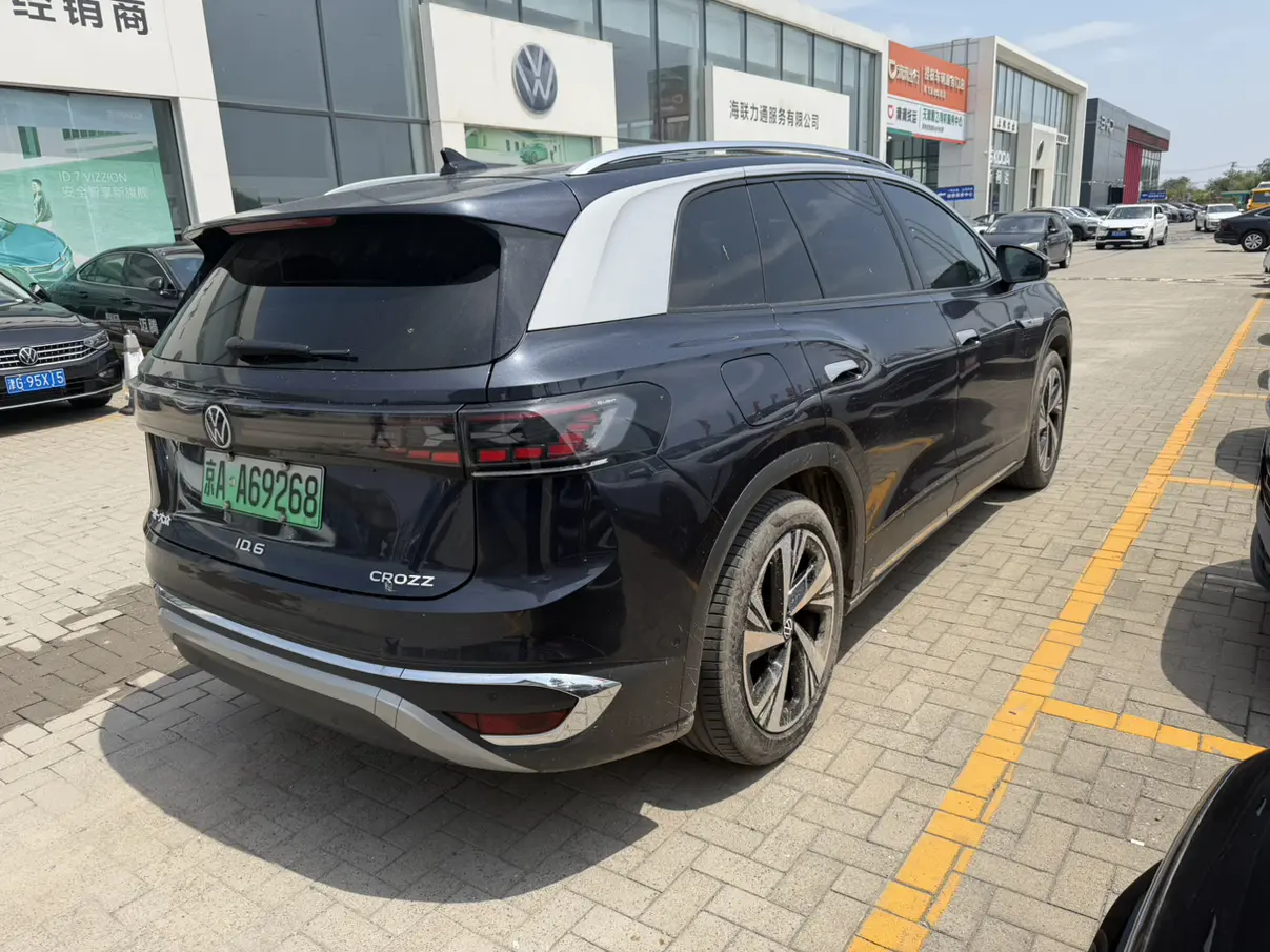 Volkswagen ID.6 CROZZ