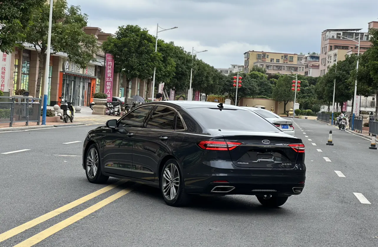 Ford Taurus