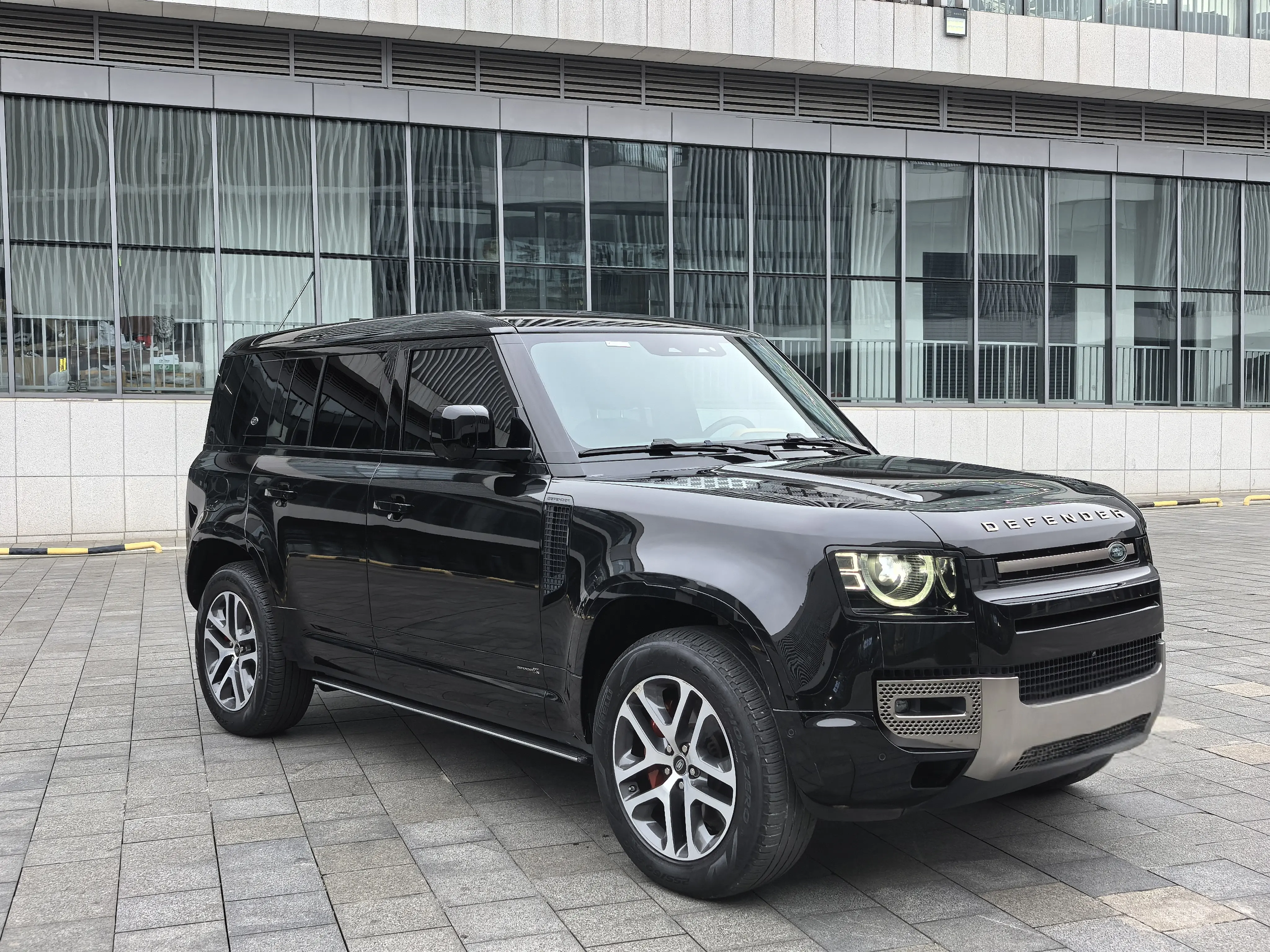 Land Rover guard