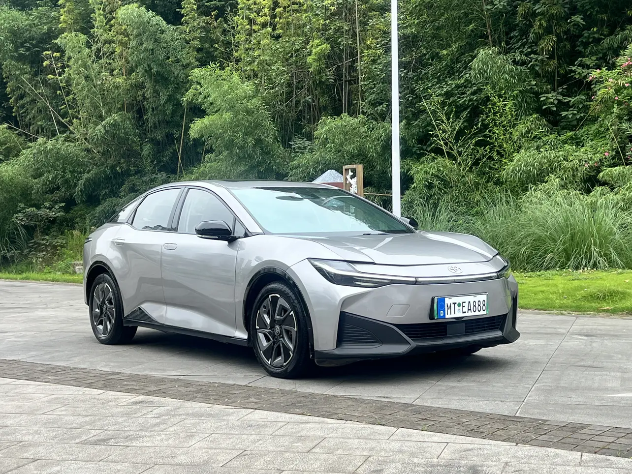 Toyota bZ