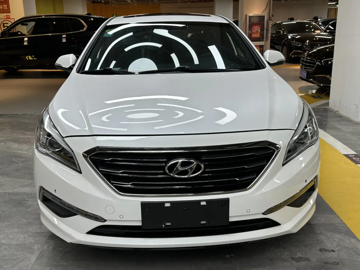 Hyundai Sonata nine