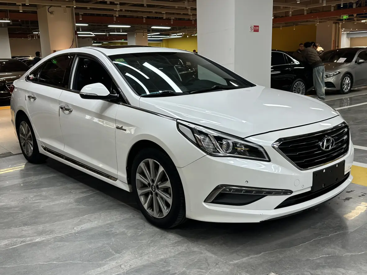 Hyundai Sonata nine