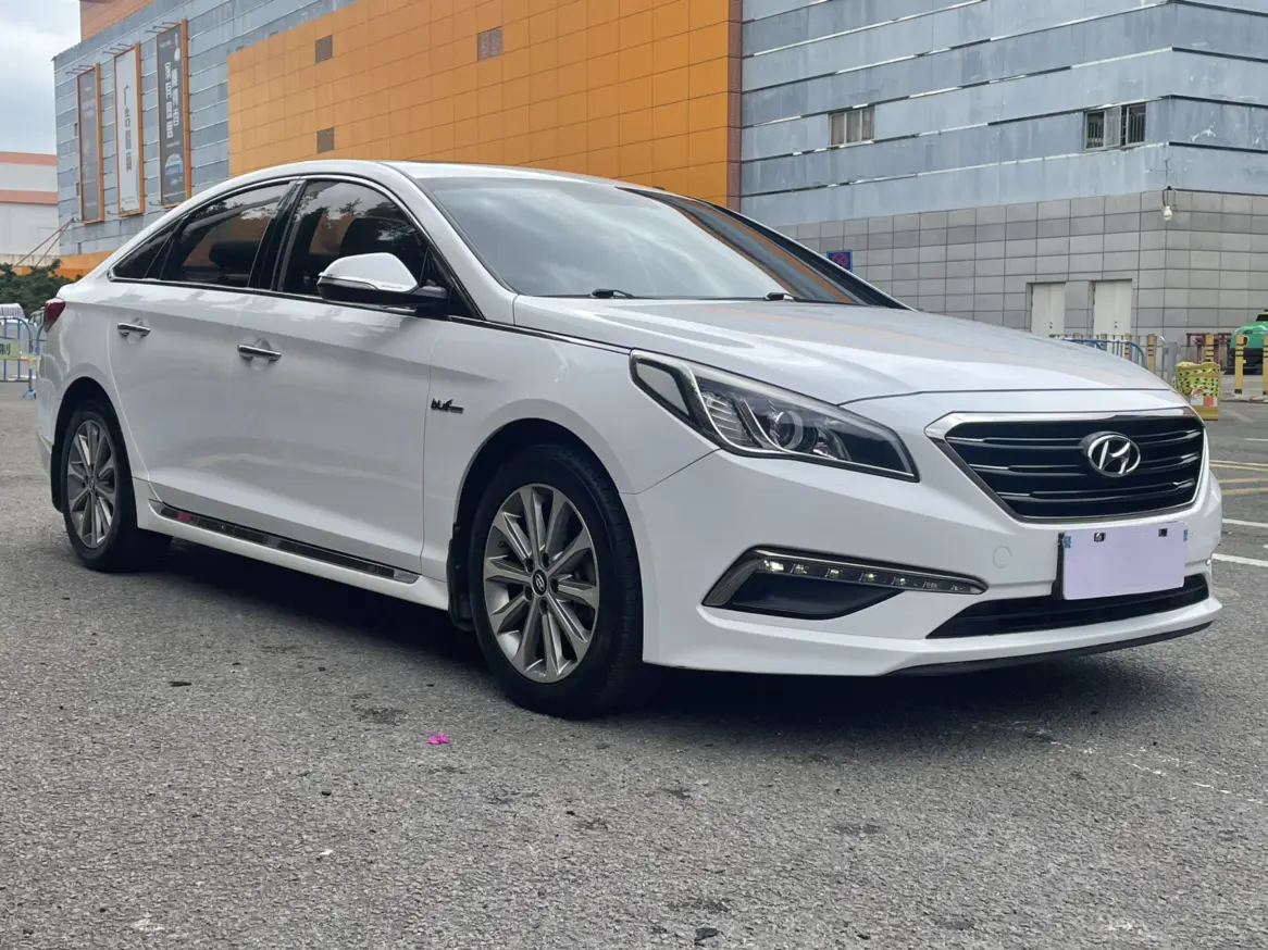 Hyundai Sonata nine