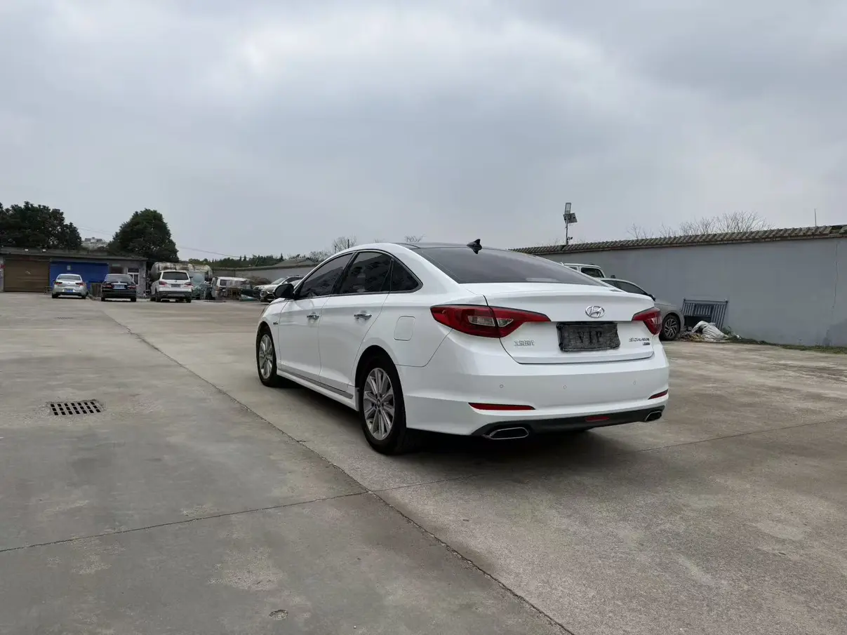 Hyundai Sonata nine