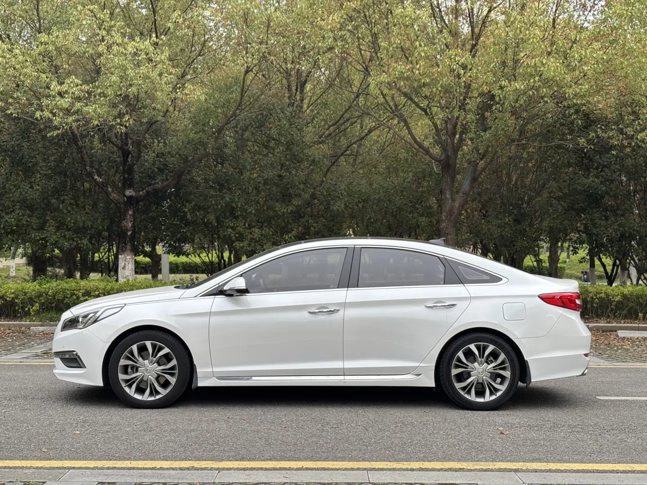 Hyundai Sonata nine