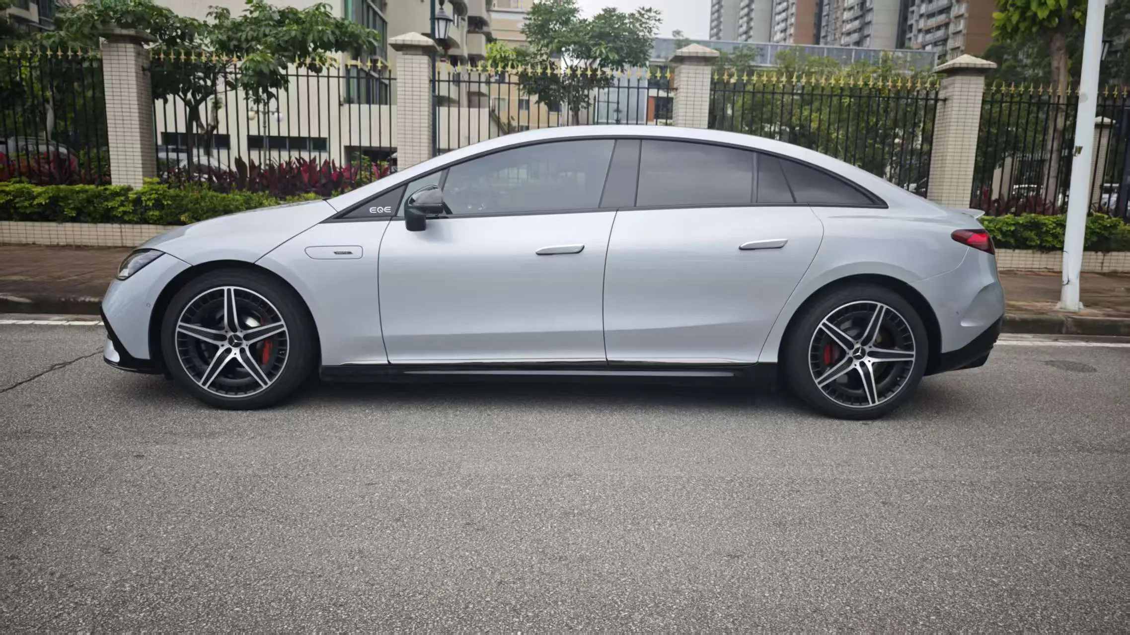 Mercedes-Benz EQE AMG