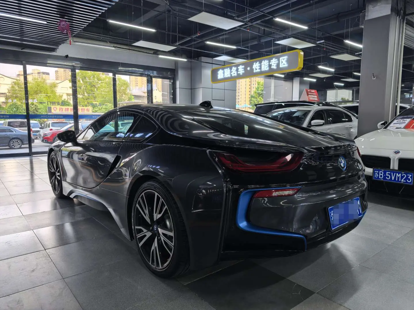 BMW i8