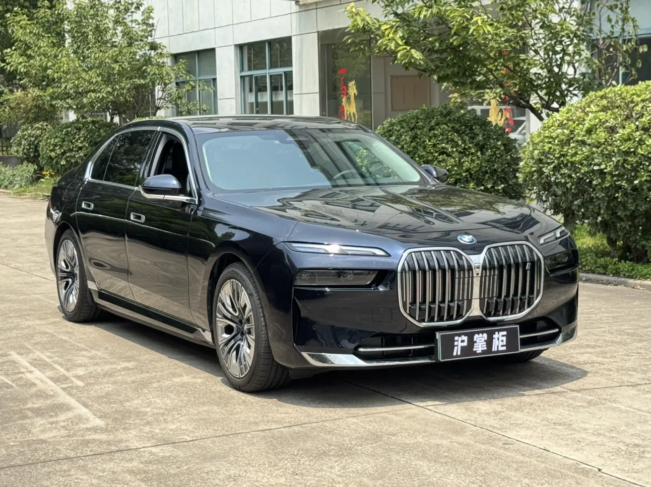 BMW i7