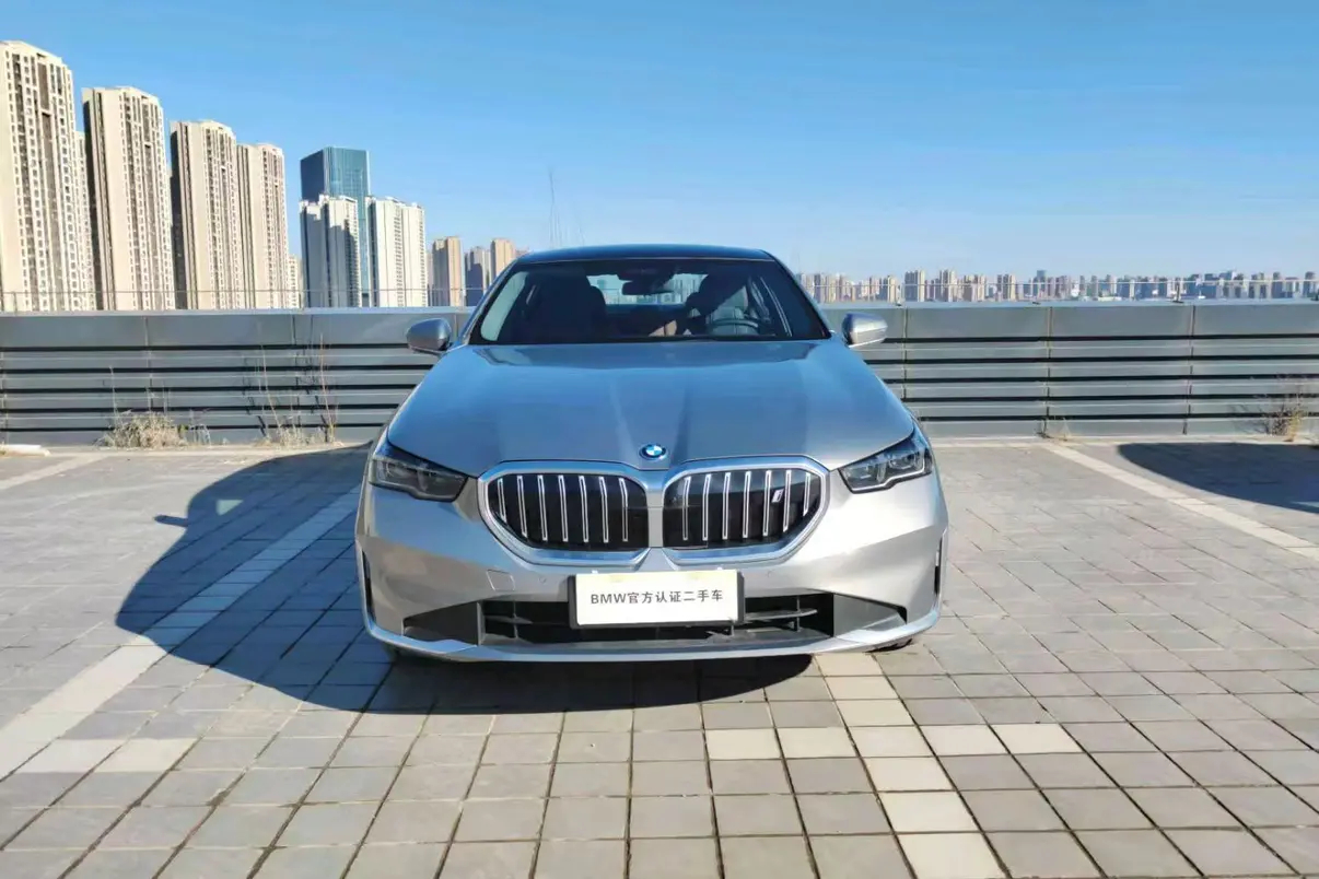 BMW i5