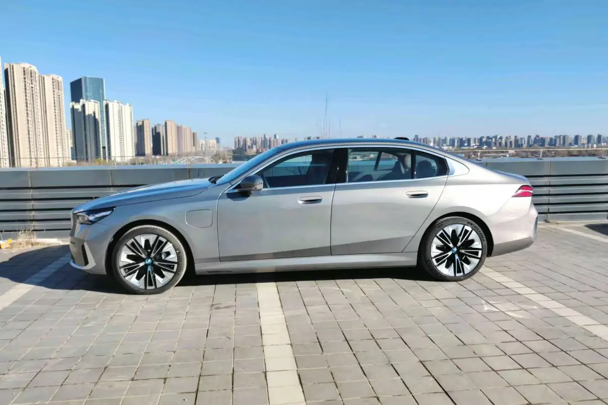 BMW i5