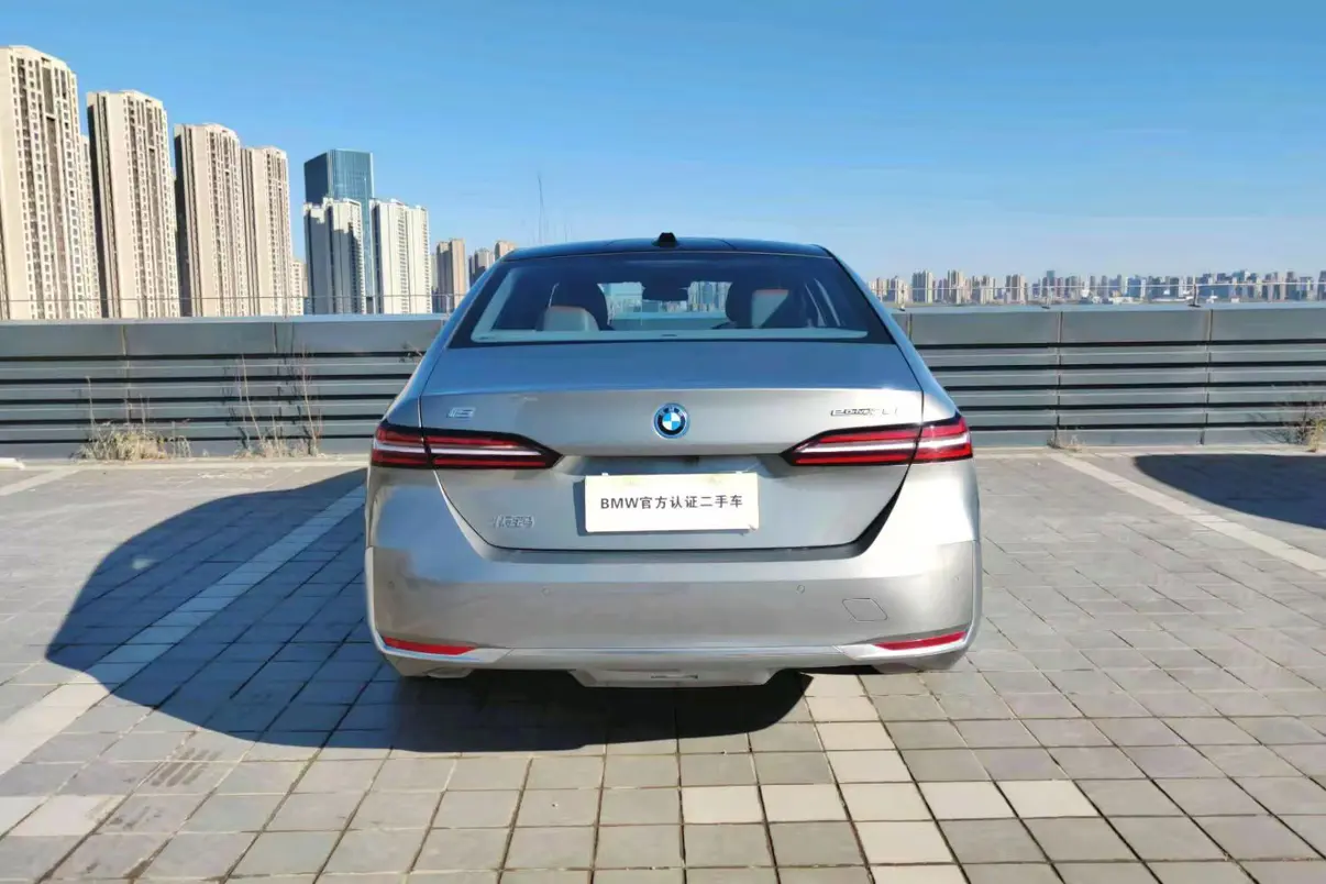 BMW i5