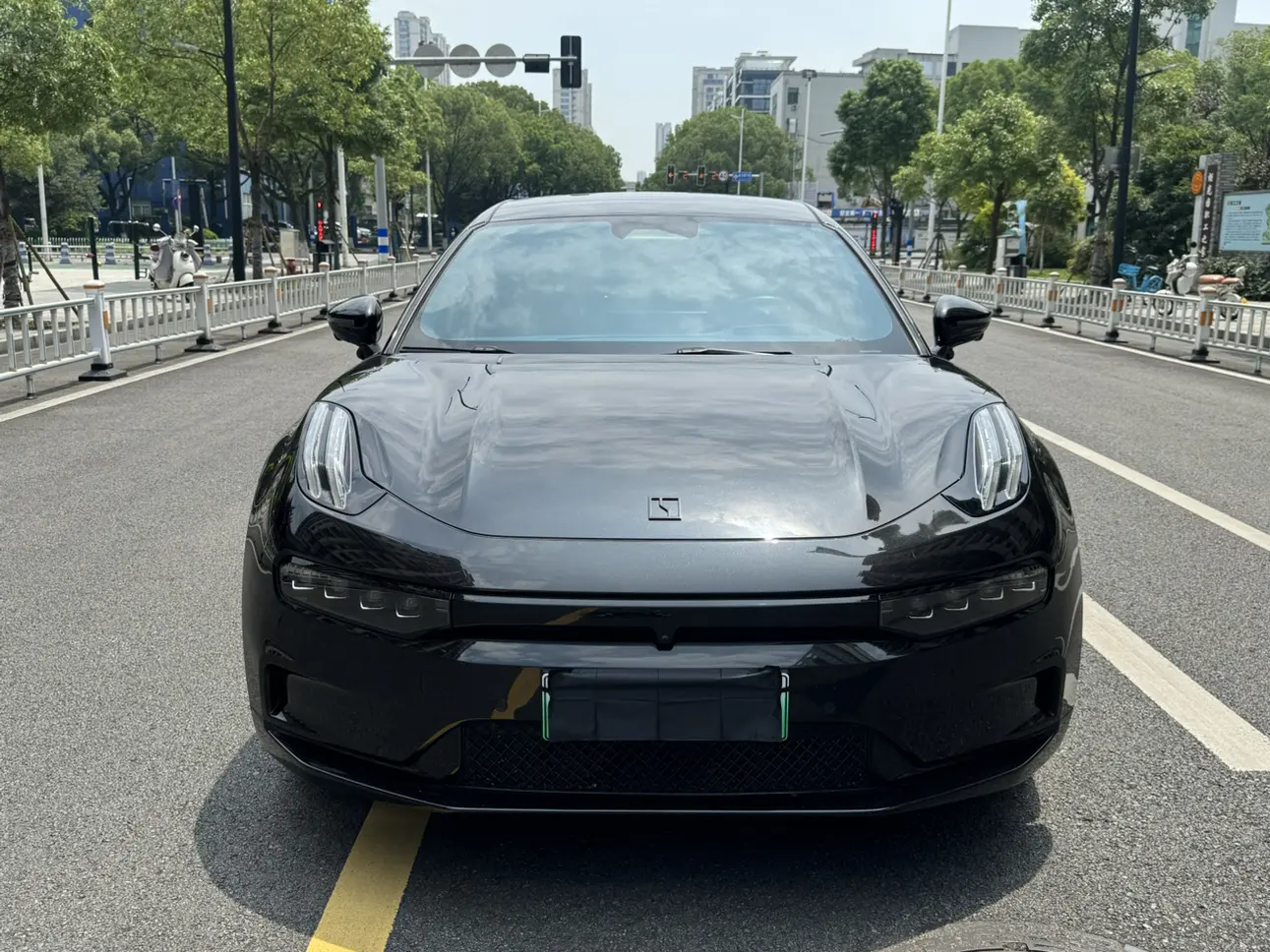 ZEEKR 001