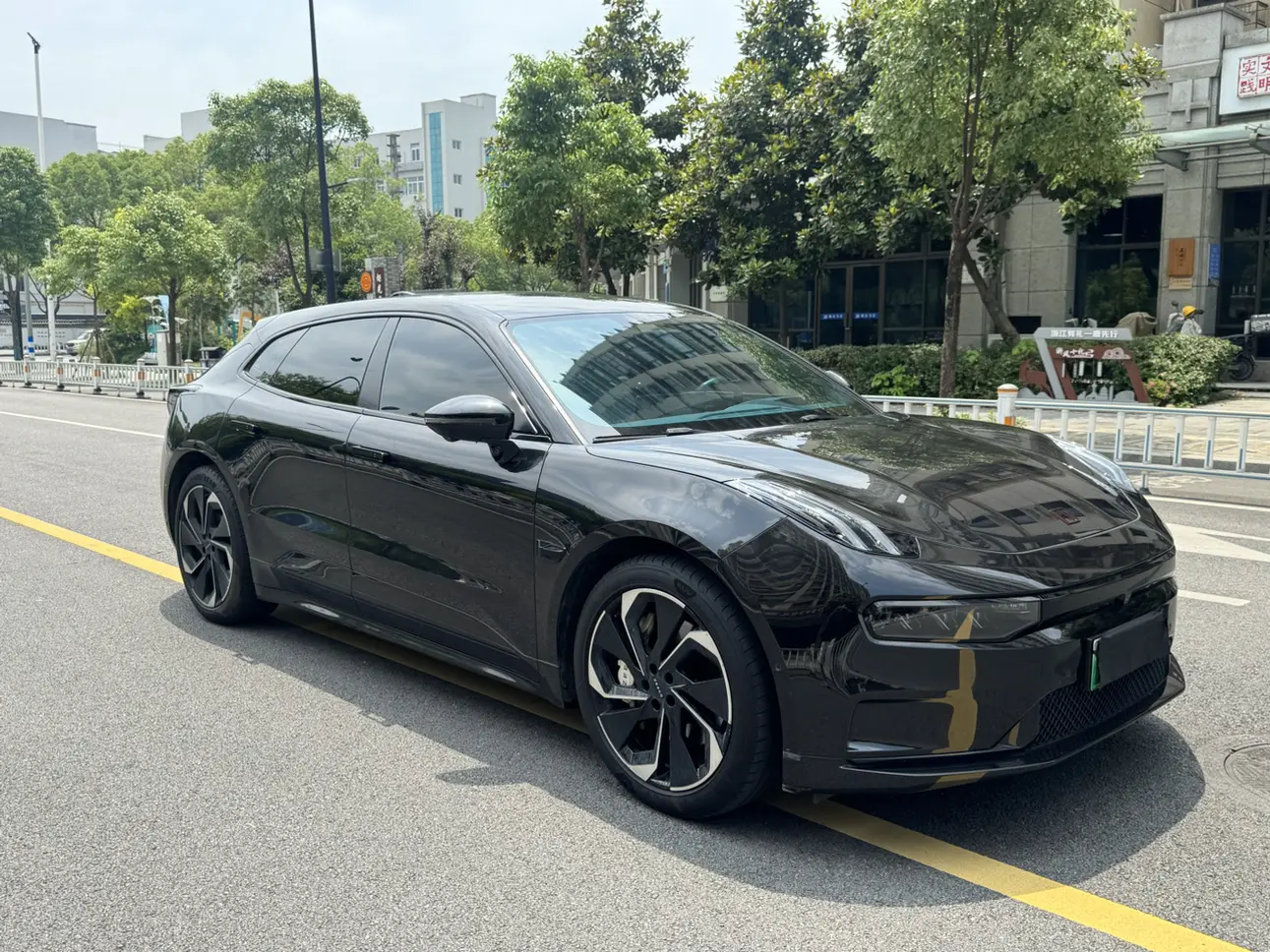 ZEEKR 001