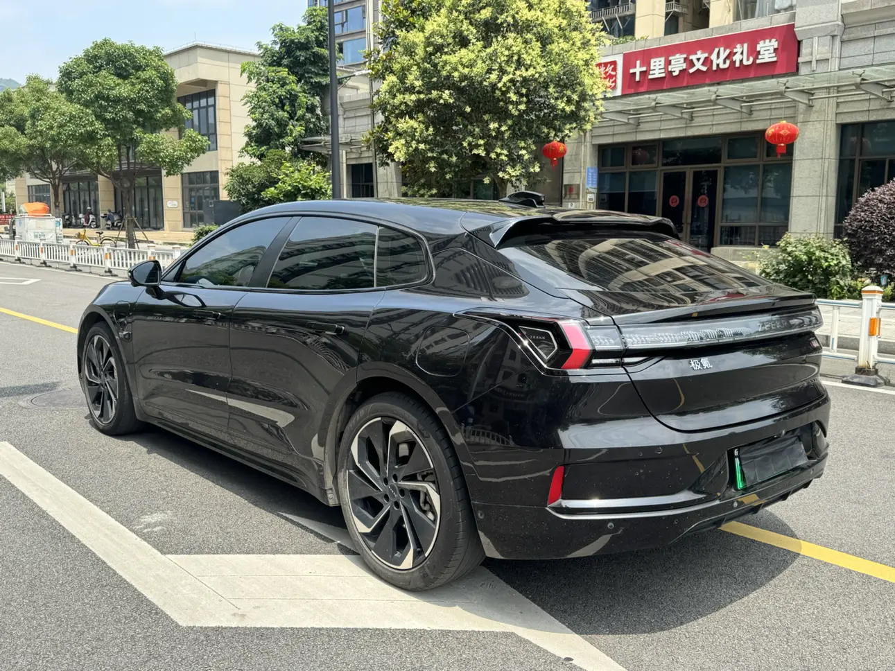 ZEEKR 001