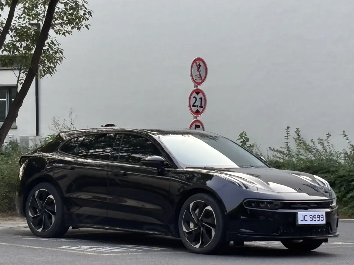 ZEEKR 001