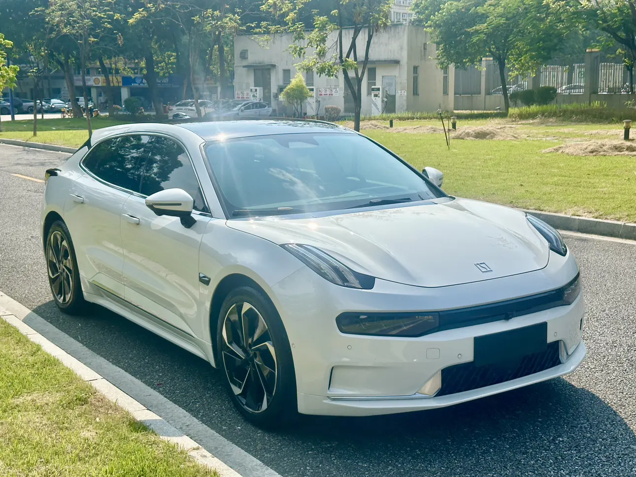 ZEEKR 001