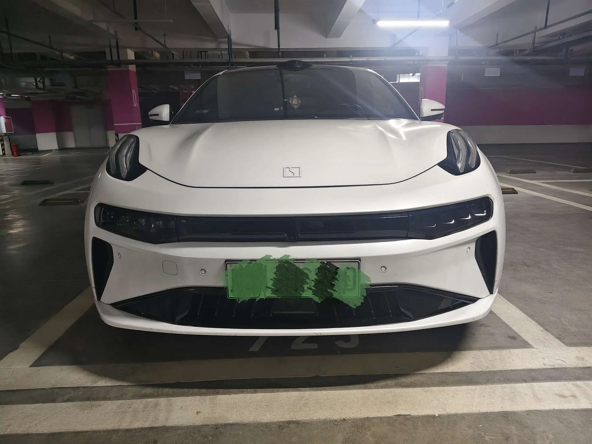 ZEEKR 001