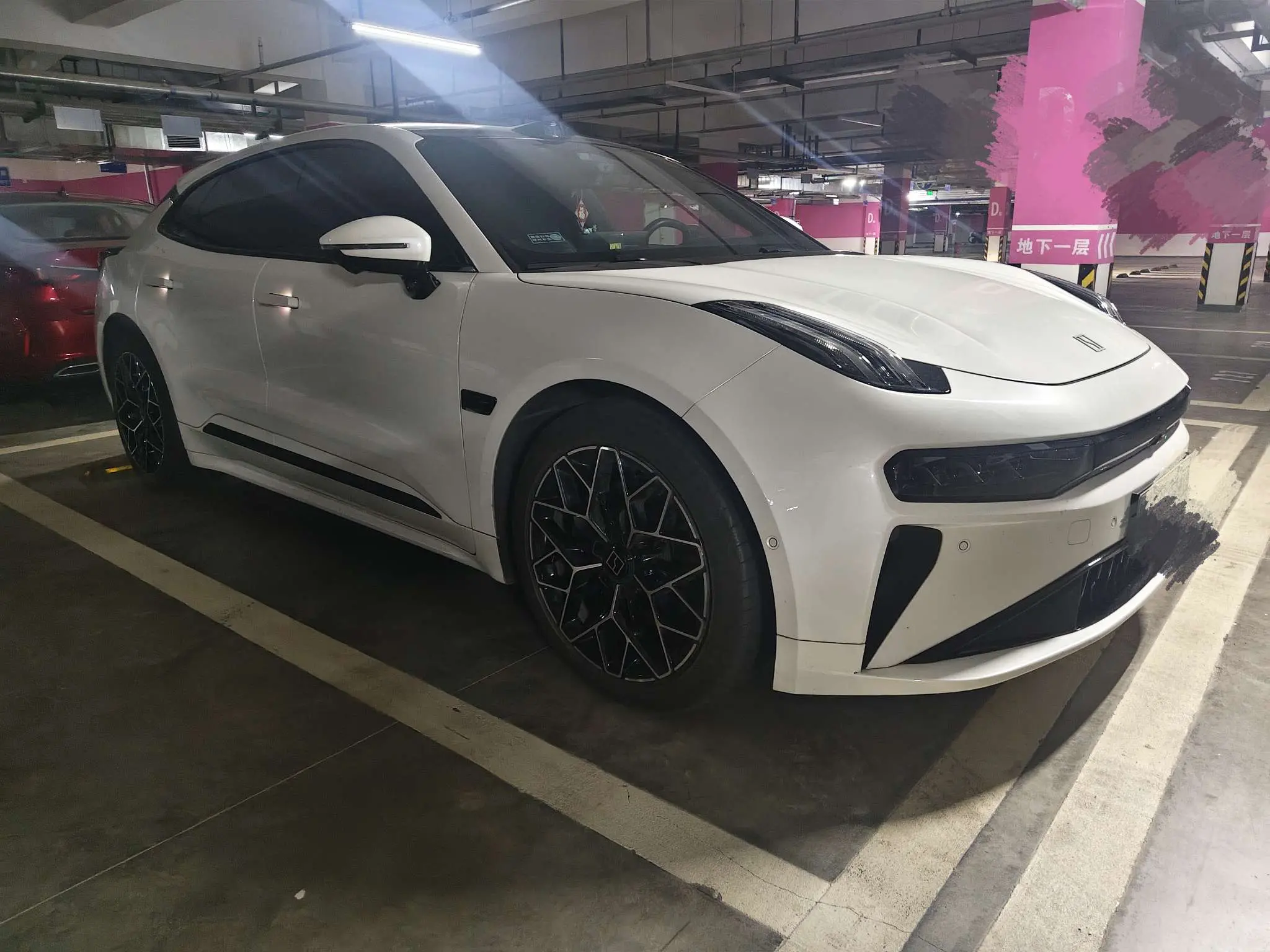 ZEEKR 001