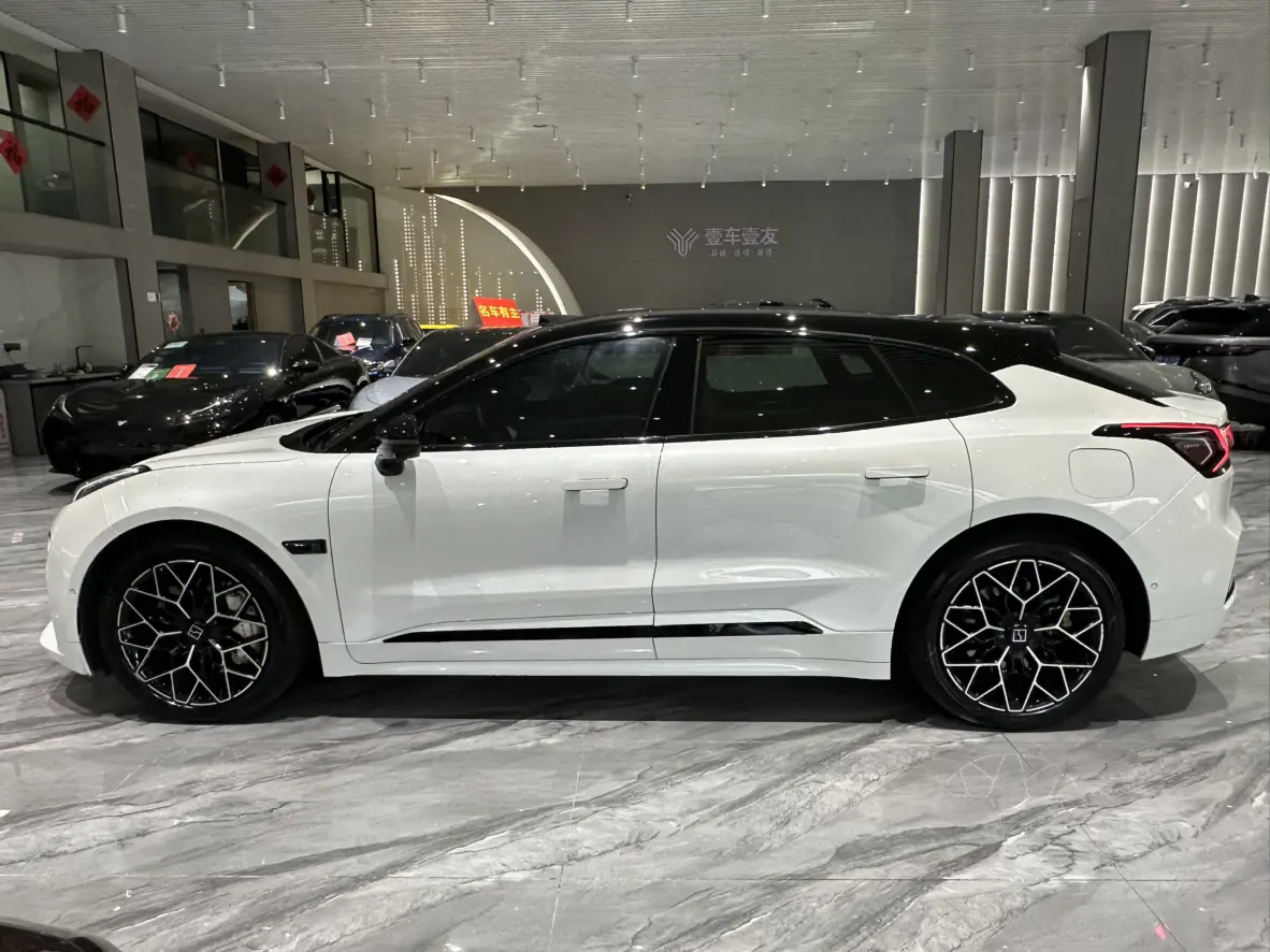 ZEEKR 001