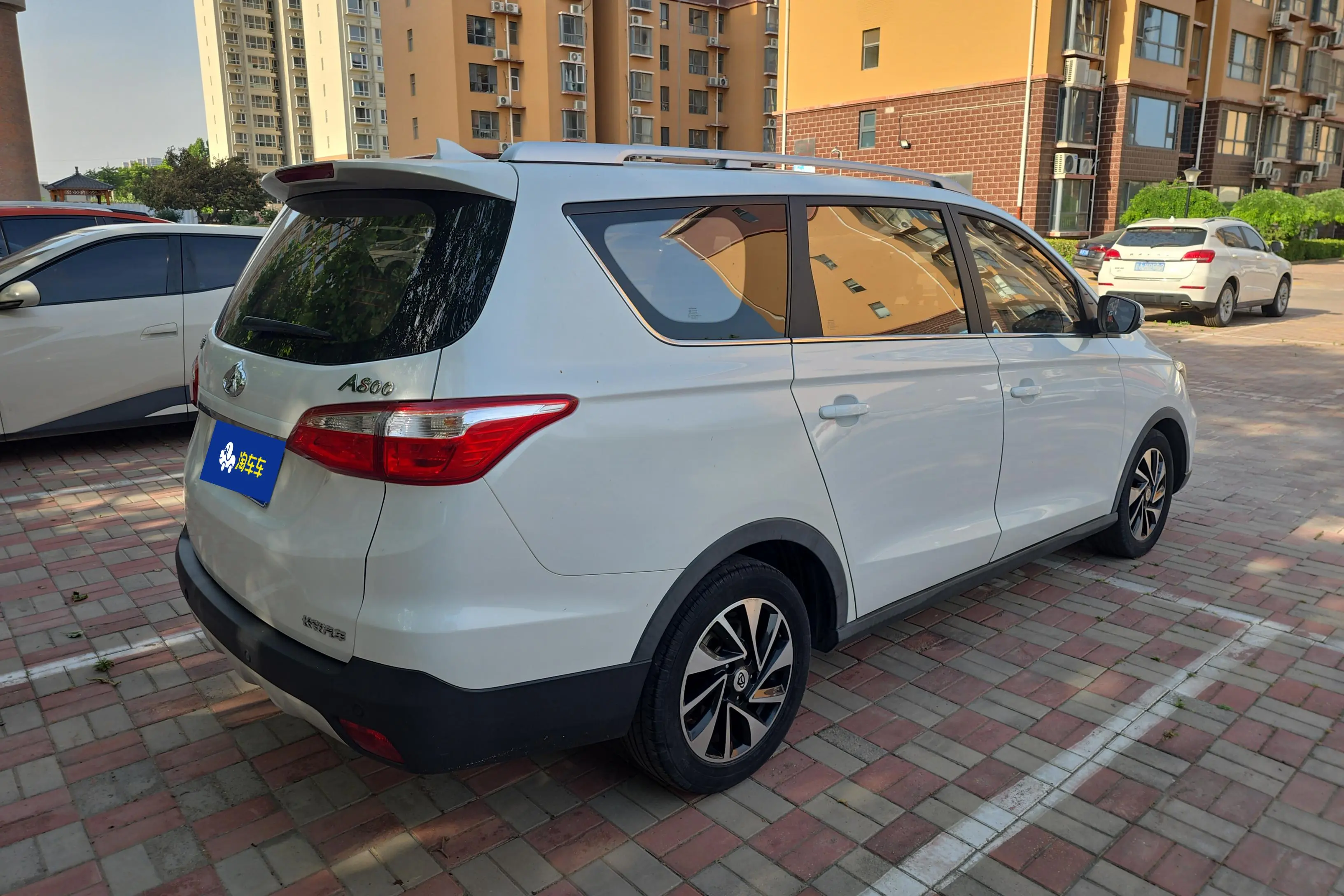 Oshan Changan Auchan A800
