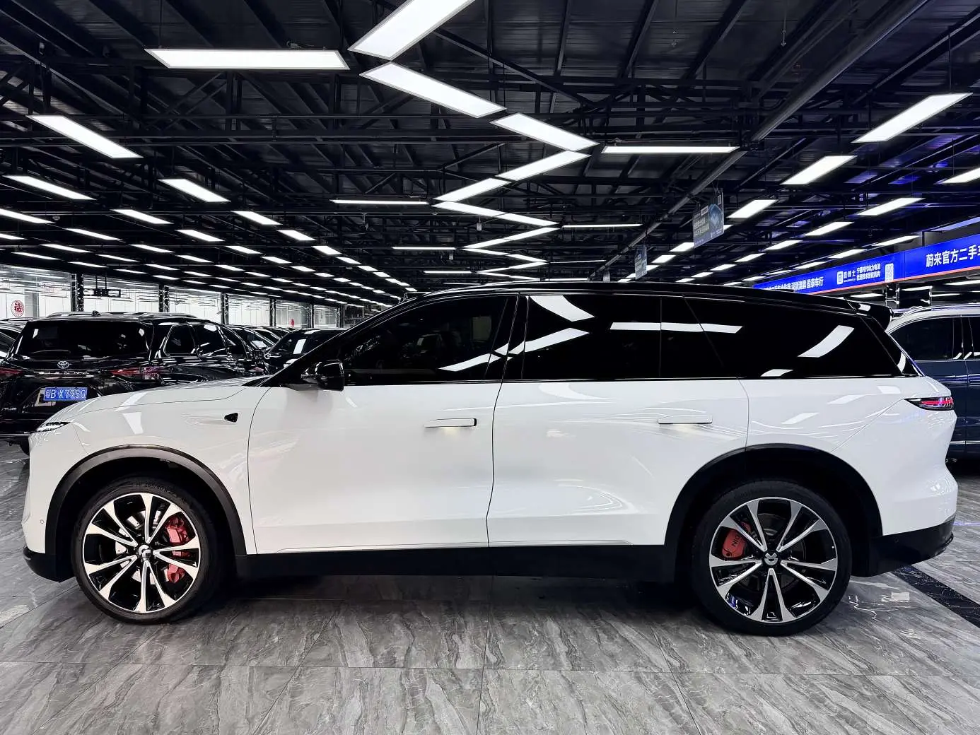 NIO ES8