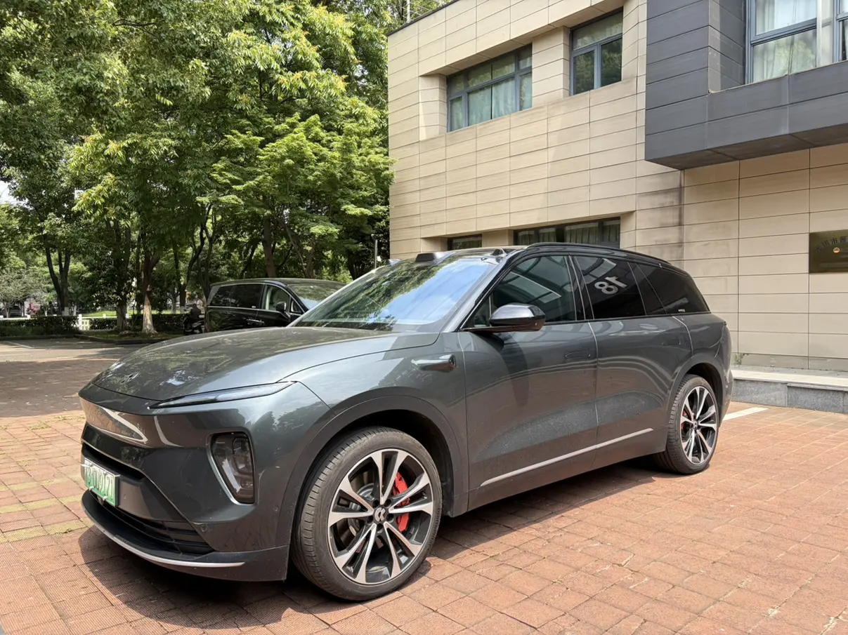 NIO ES8