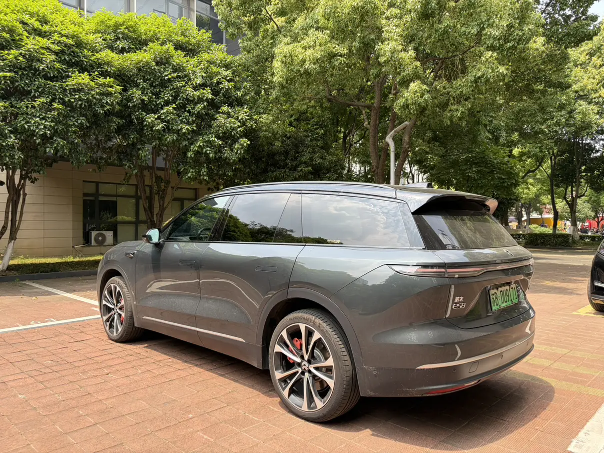 NIO ES8