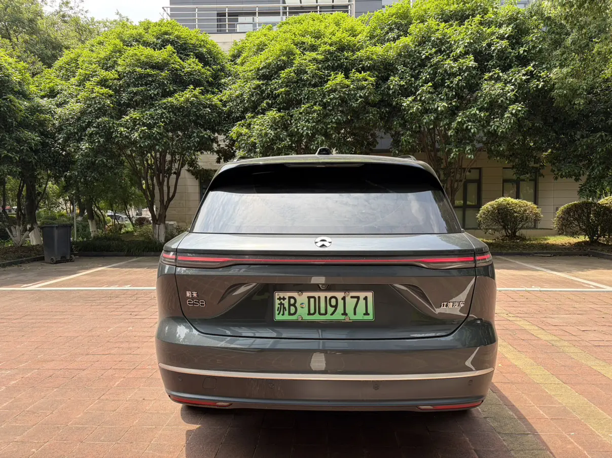 NIO ES8