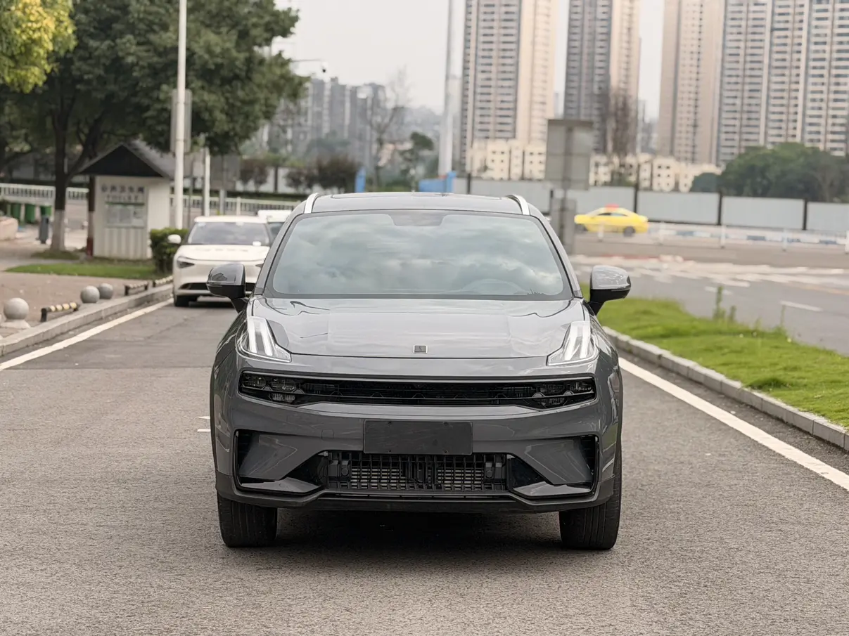 Lynk & Co 06