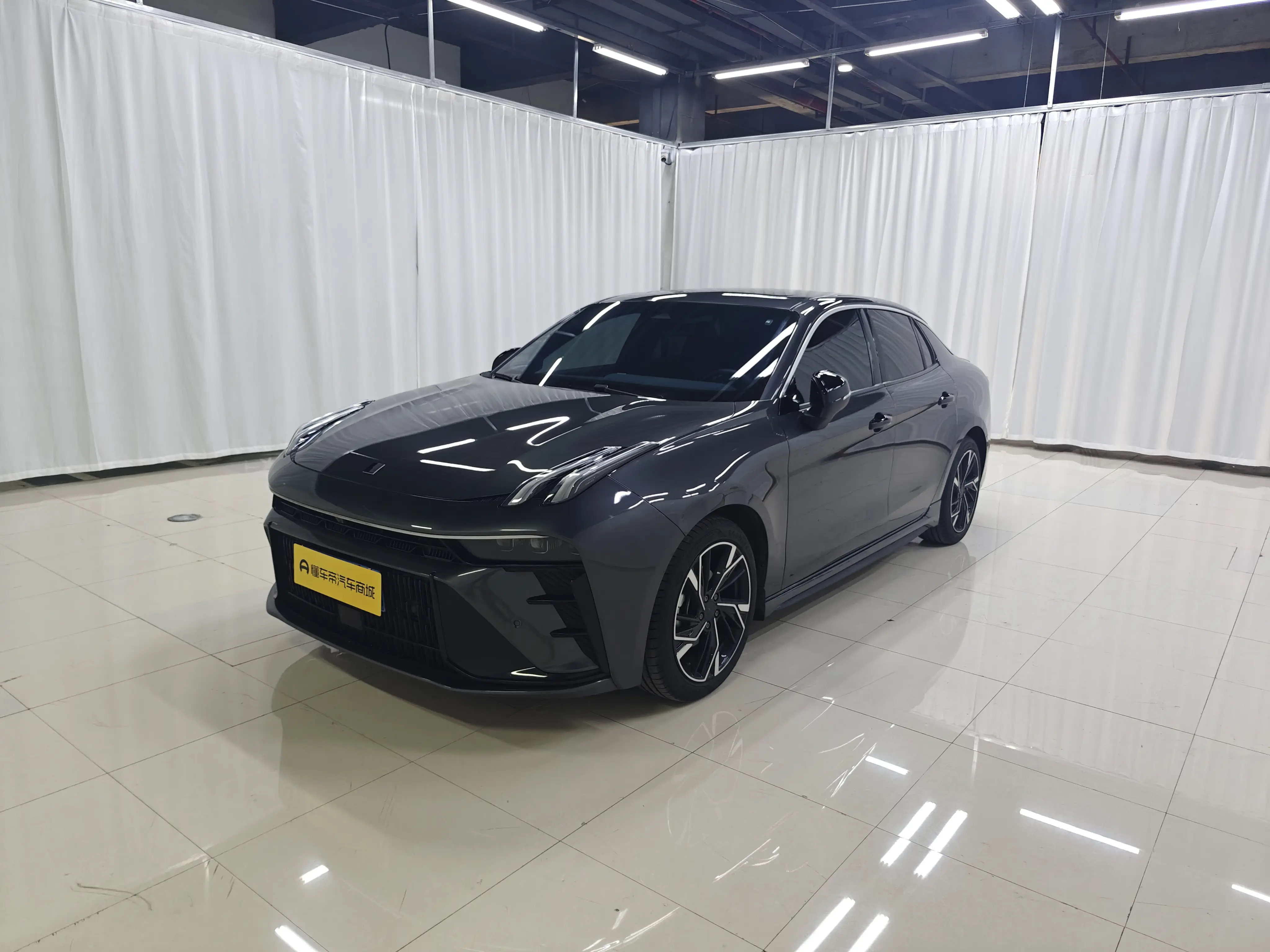 Lynk & Co 03