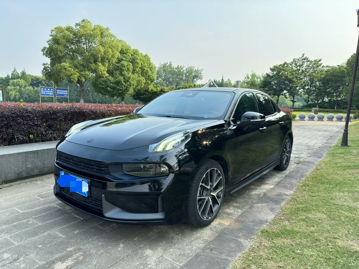 Lynk & Co 03