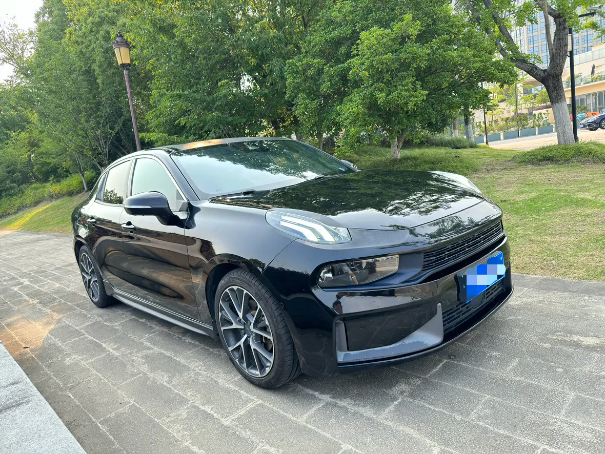 Lynk & Co 03