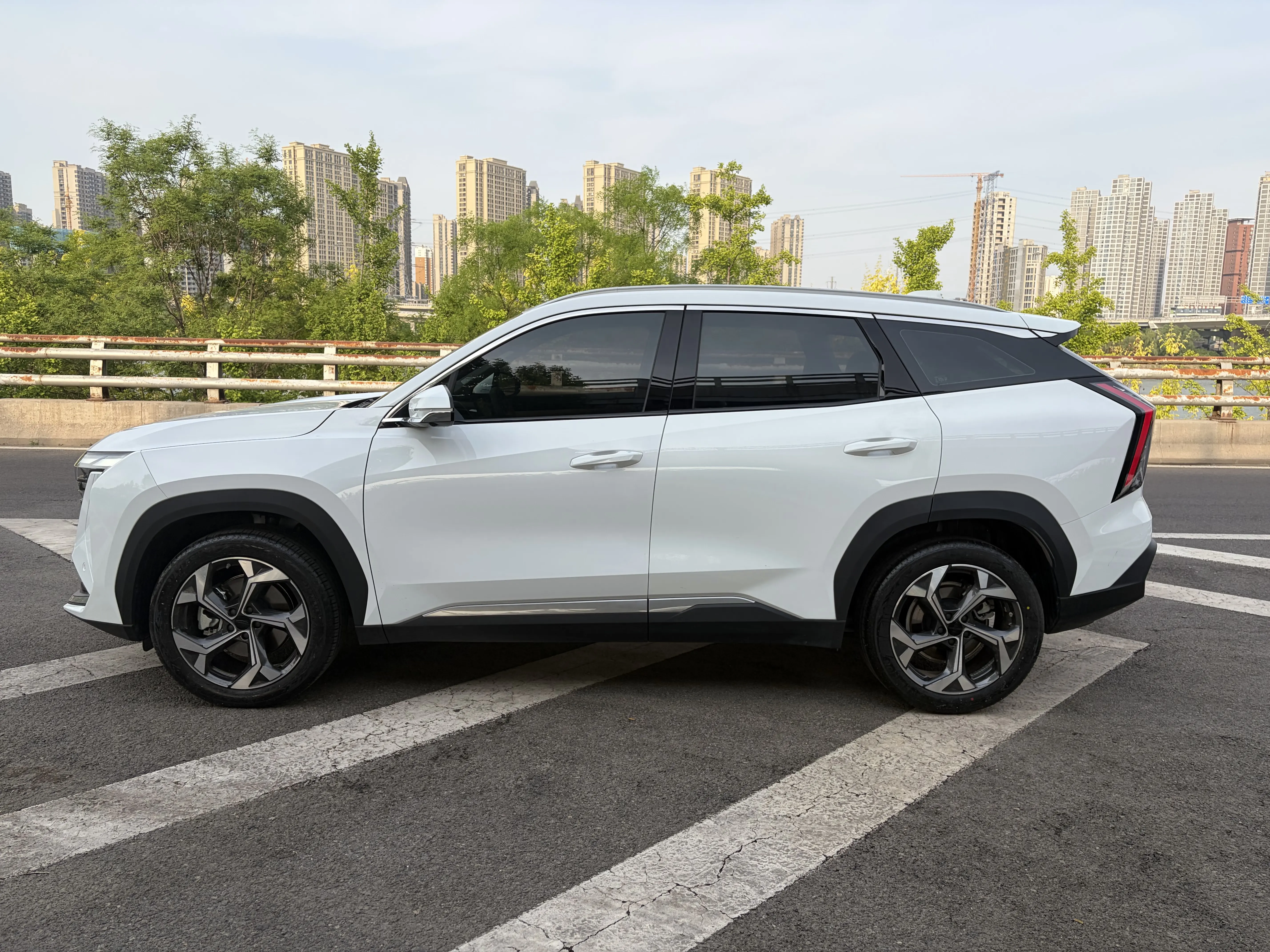 Geely Atlas L
