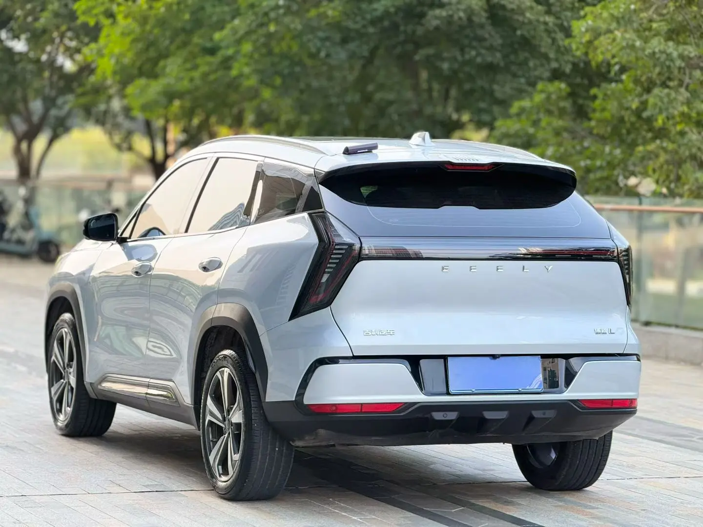 Geely Atlas L