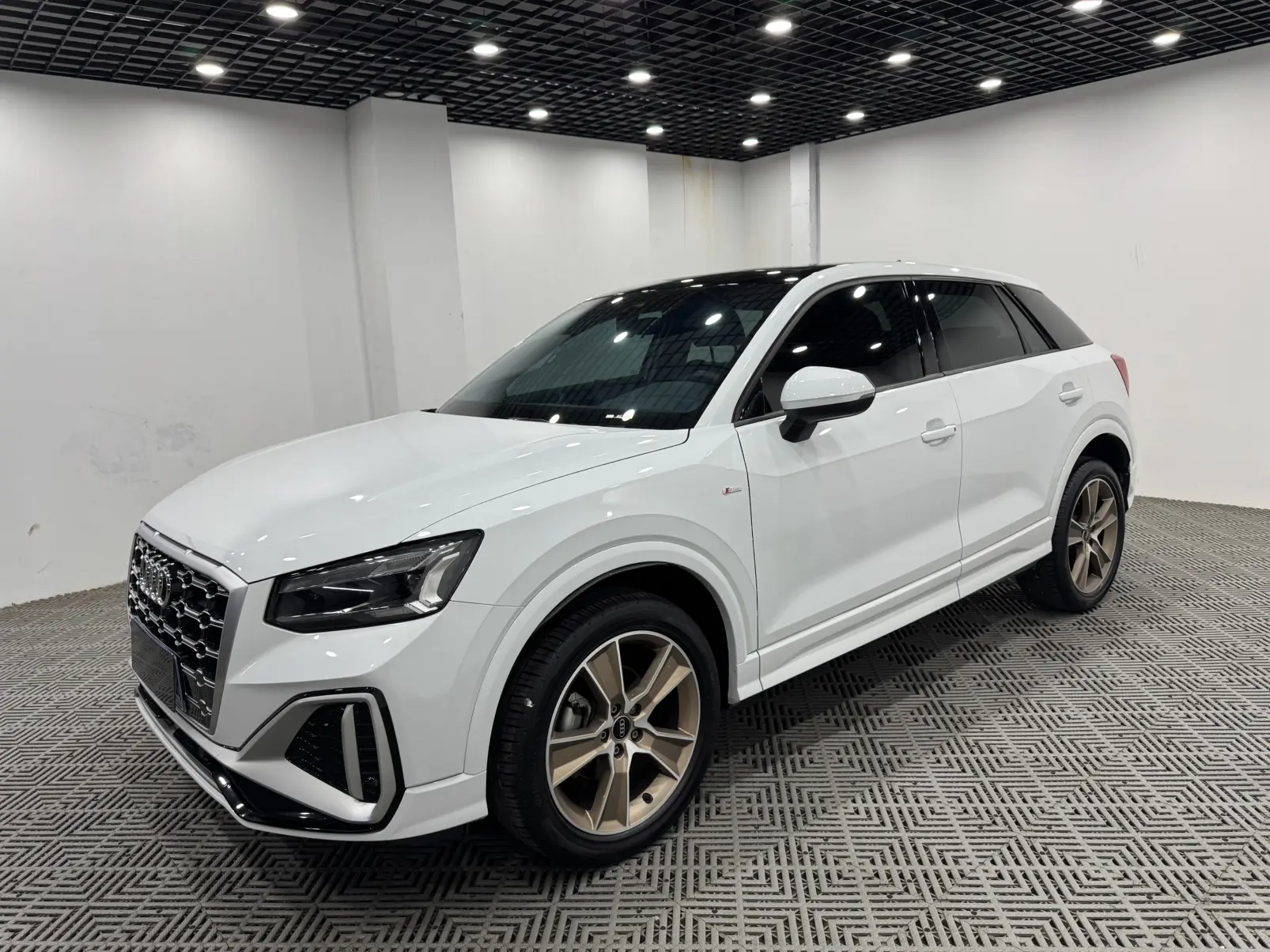 Audi Q2L