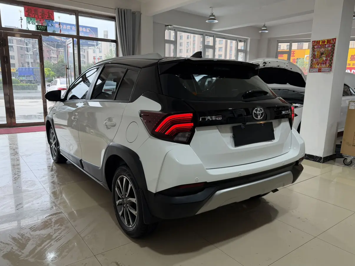 Toyota Yaris L