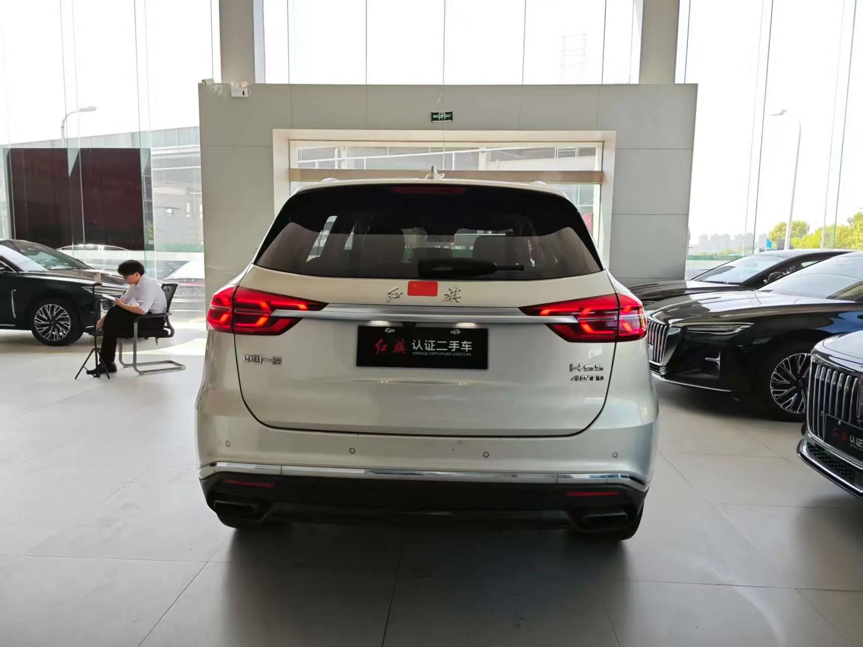Hongqi HS5