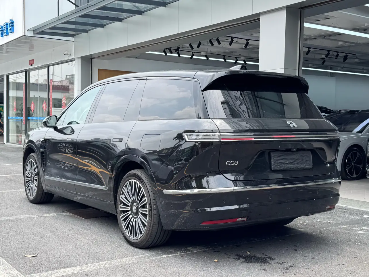 NIO ES8