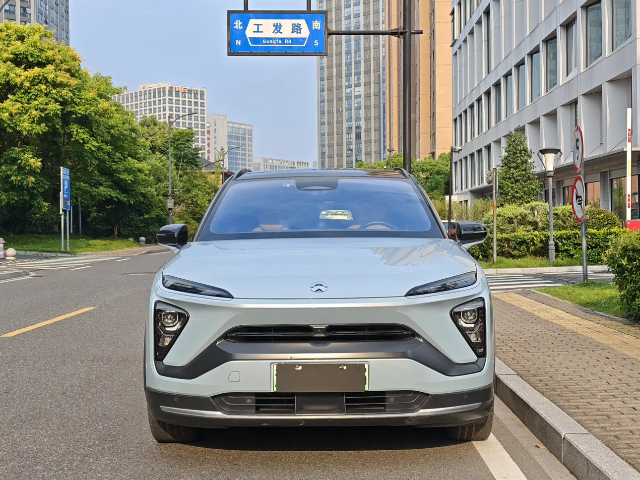 NIO ES6