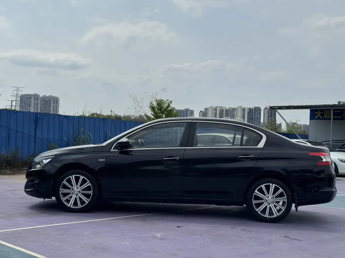 Peugeot 408