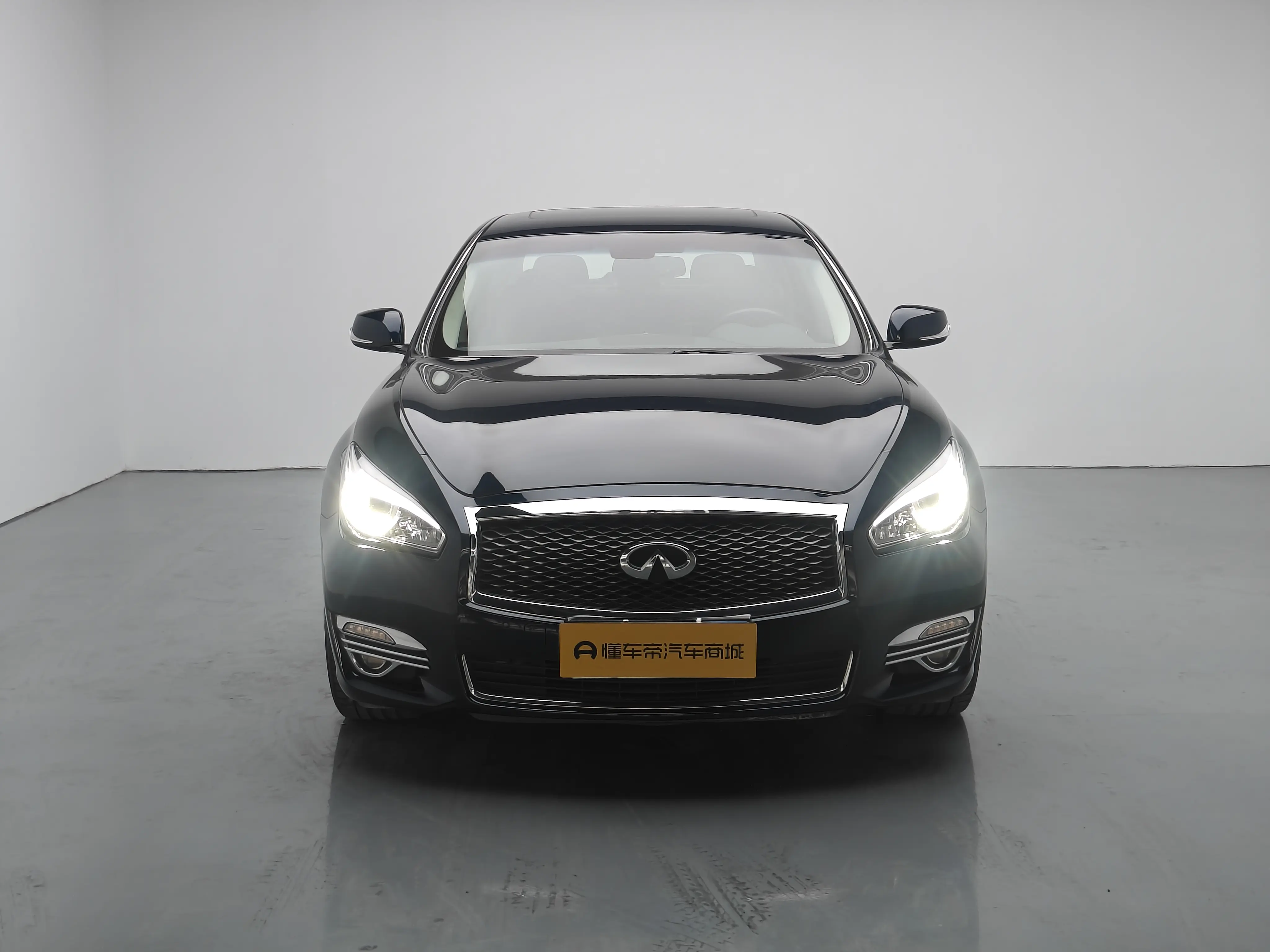 Infiniti Q70