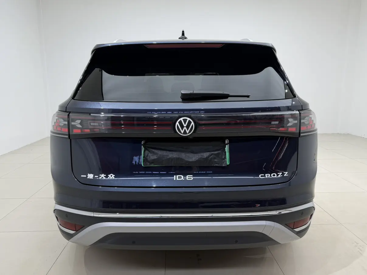 Volkswagen ID.6 CROZZ